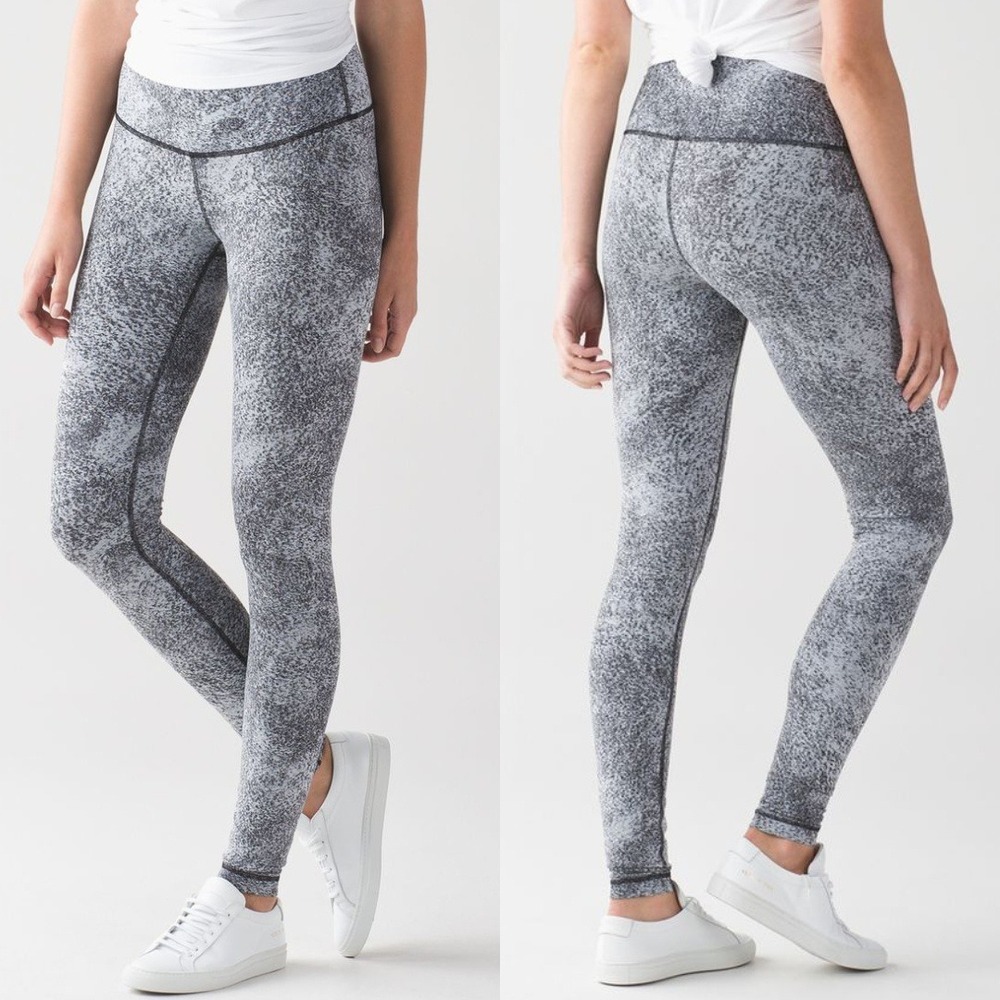 Lululemon Wunder Under Pant (Hi-Rise) in Luon Spray Jacquard White Black